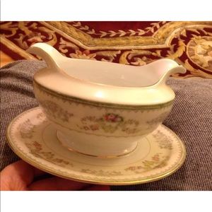 Vintage 1940’s Meito Japan glass Gravy boat bowl attached plate floral style